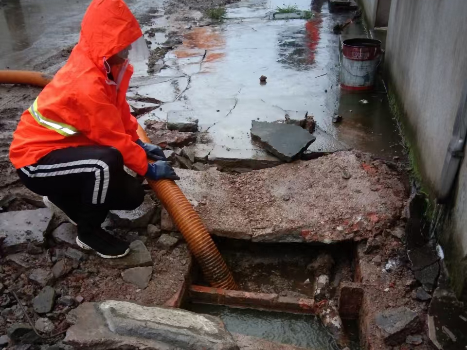 泰宁专业清理污水池 炜誉市政以规范流程守护城市 “肠道”