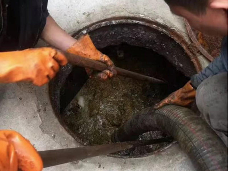 泰宁清理化粪池时如何避免沼气的危害？